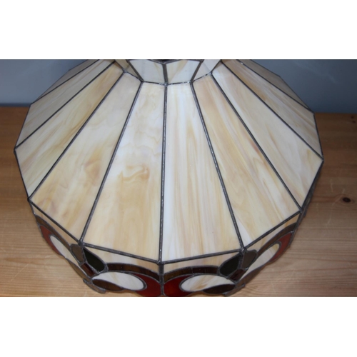 117 - TIFFANY STYLE LAMP SHADE
35 X 45CM