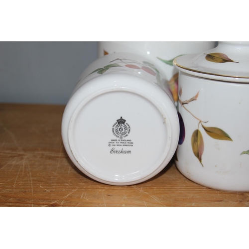 228 - 3 X ROYAL WORCESTER EVESHAM LIDDED JARS
19CM