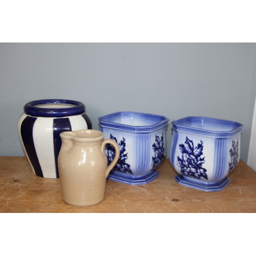 246 - 3 X BLUE AND WHITE POTS
18CM