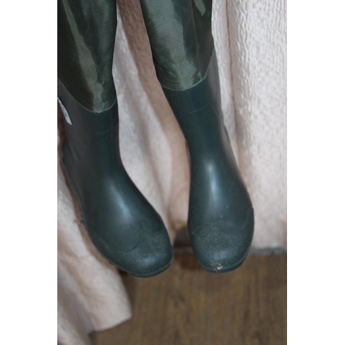 268 - ELGEECO WADERS SIZE 6