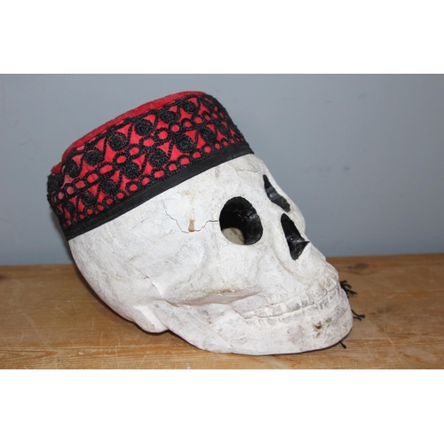 297 - SKULL AND HAT