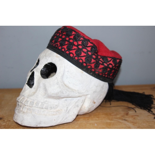 297 - SKULL AND HAT