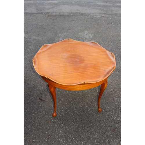 43 - VINTAGE COFFEE TABLE
76 X 52CM