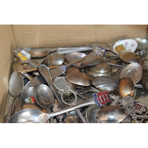 462 - BOX OF COMMEMORATIVE SPOONS INCLUDING WHITE METAL AND SILVER