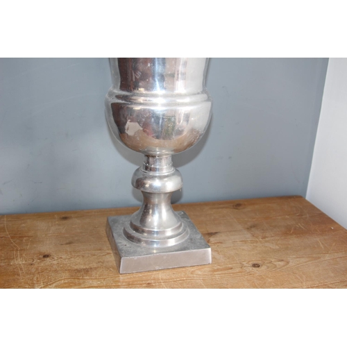 467 - LARGE METAL URN VASE
65CM HIGH