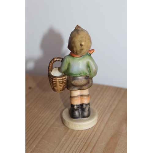 550 - GOBELS FIGURE OF A BOY HOLDING A BASKET
10CM