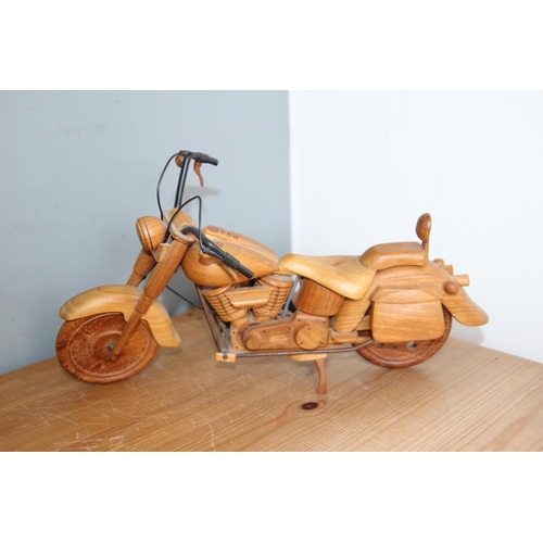 561 - WOODEN MOTORBIKE
18CM