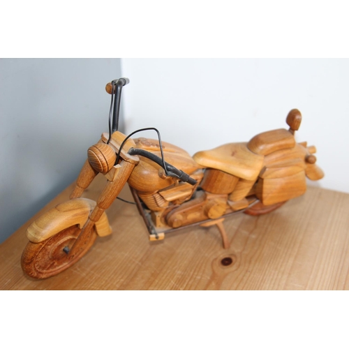 561 - WOODEN MOTORBIKE
18CM