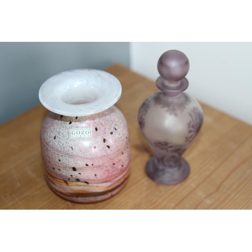 563 - GOZO ART GLASS VASE AND SCENT BOTTLE
HIGHEST 13CM