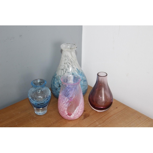 570 - 4 X ART GLASS VASES INCLUDING CAITHNESS
17CM TALLEST