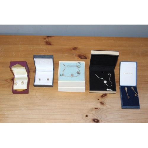 626 - QUANTITY OF MISCELLANEOUS SILVER JEWELLERY