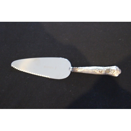 643 - SILVER HANDLED CAKE SLICE - SHEFFIELD 1972 - HARRISONS BROS