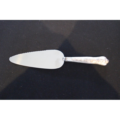 643 - SILVER HANDLED CAKE SLICE - SHEFFIELD 1972 - HARRISONS BROS