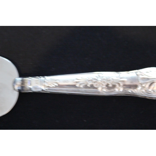 643 - SILVER HANDLED CAKE SLICE - SHEFFIELD 1972 - HARRISONS BROS