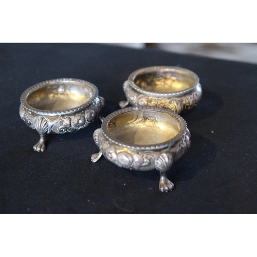 651 - THREE VICTORIAN SILVER SALTS - NO LINERS - LONDON 1862 - ROBERT HARPER - 212 GRAMS