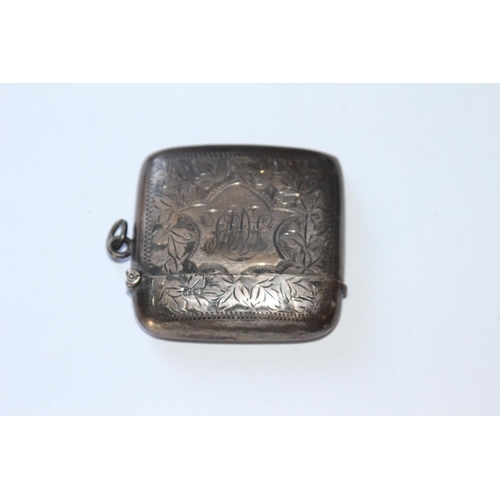 656 - SILVER VESTA CASE - CHESTER 1913 - E J TREVITT & SONS - 28grams