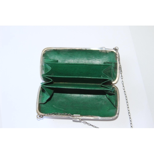 658 - SILVER PURSE - CHESTER 1915 - E J TREVITT & SONS - 82grams INCLUDES LINING