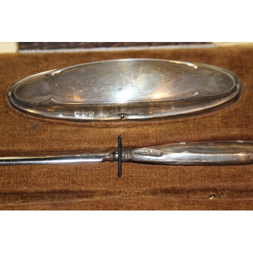 662 - SILVER PART MANICURE SET IN BOX - BIRMINGHAM 1924 - DAVIS, MOSS AND CO