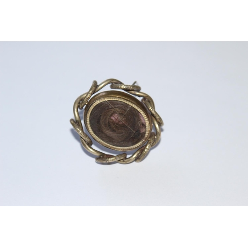 670 - VICTORIAN MOURNING BROOCH - CRACK TO GLASS