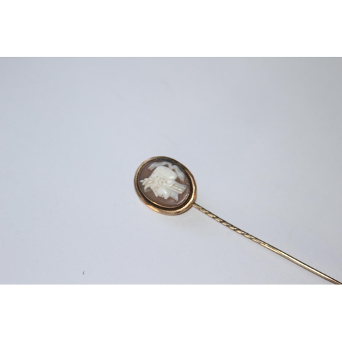 680 - 9CT CAMEO STICK PIN