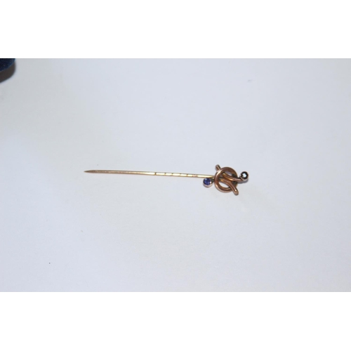 682 - 2 X 9CT GOLD STICK PINS