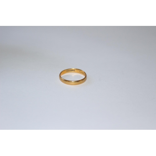 710 - VINTAGE 22CT GOLD BAND RING 3.25 GRAMS