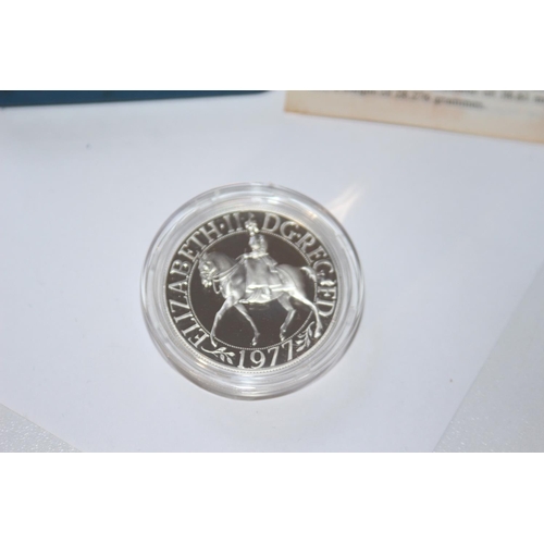 724 - 1997 QUEENS SILVER JUBILEE COIN