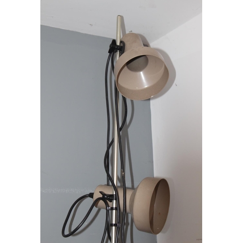 91 - RETRO FLOOR LAMP
142CM