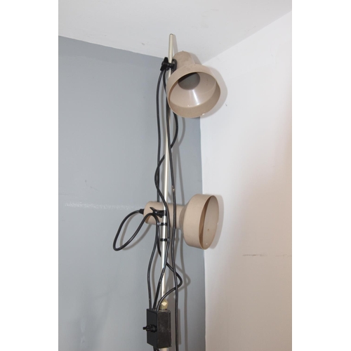 91 - RETRO FLOOR LAMP
142CM