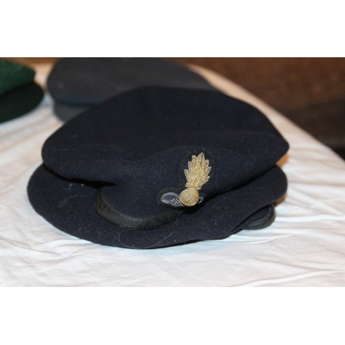 389 - QUANTITY OF 10 MILITARY BERETS