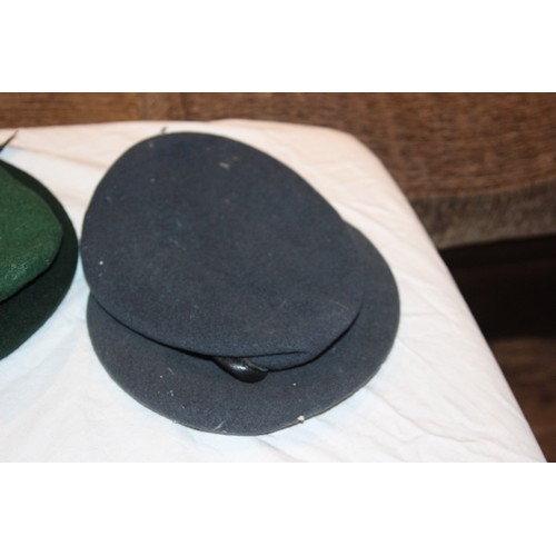 389 - QUANTITY OF 10 MILITARY BERETS