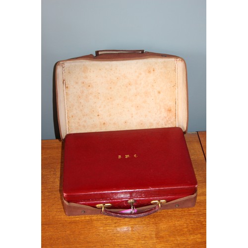 728 - ANTIQUE LEATHER JEWELLERY CASE