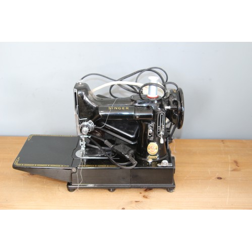 267 - 222k SINGER SEWING MACHINE