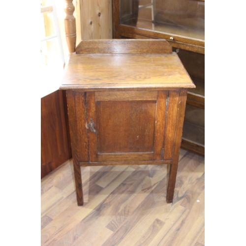 18 - VINTAGE OAK POT CUPBOARD
62CM X 43CM X 85CM