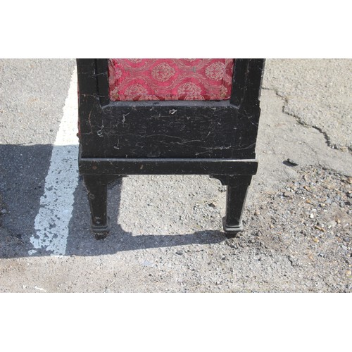 9 - GOTHIC THRONE CHAIR
55CM X 50CM X 156CM