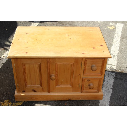 35 - PINE TRUNK AND PINE TV CABINET
91cm x 52cm