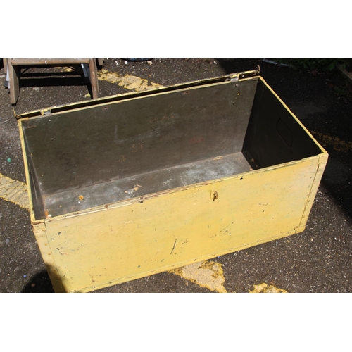 179 - VINTAGE YELLOW TRUNK
95 X 50 X 41CM