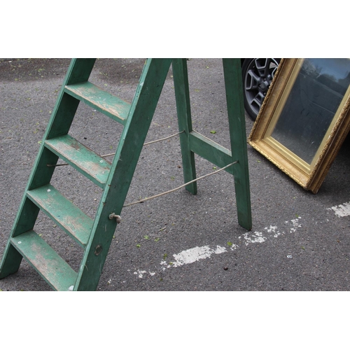 186 - GREEN WOODEN LADDER
165CM