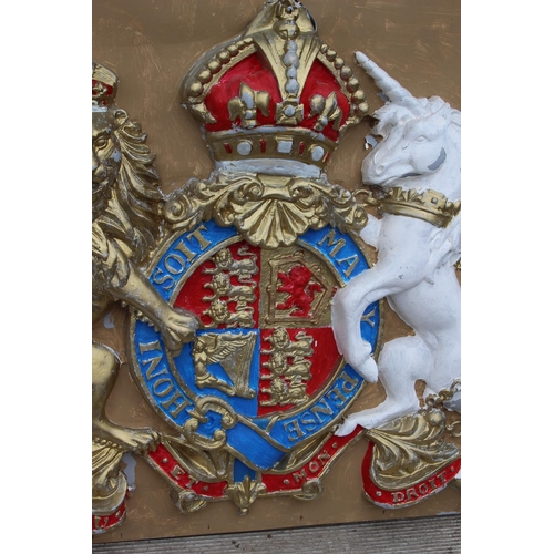 201 - THEATRICAL  PLASTIC ROYAL CREST
130 X 110CM