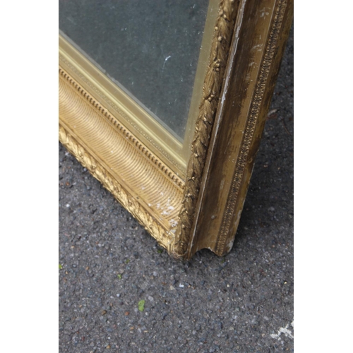 203 - ANTIQUE GILT PICTURE FRAME
90 X 66CM