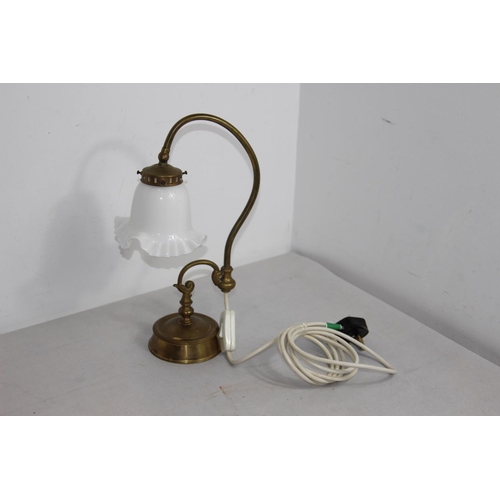 262 - VINTAGE BEDSIDE LAMP
36CM