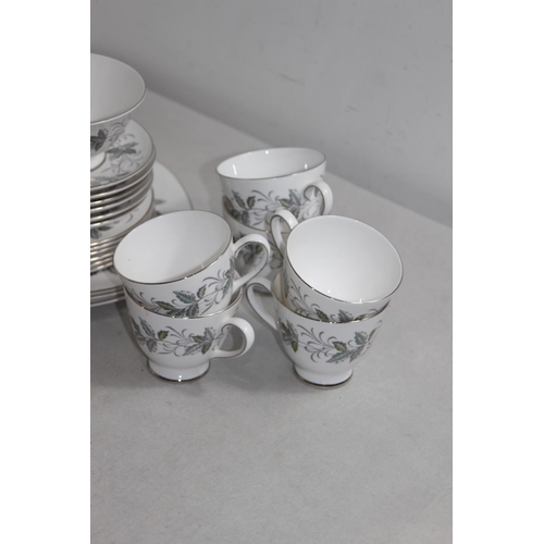 304 - LARGE QUANTITY OF ROYAL TUSCAN 'RONDELERY' CHINA