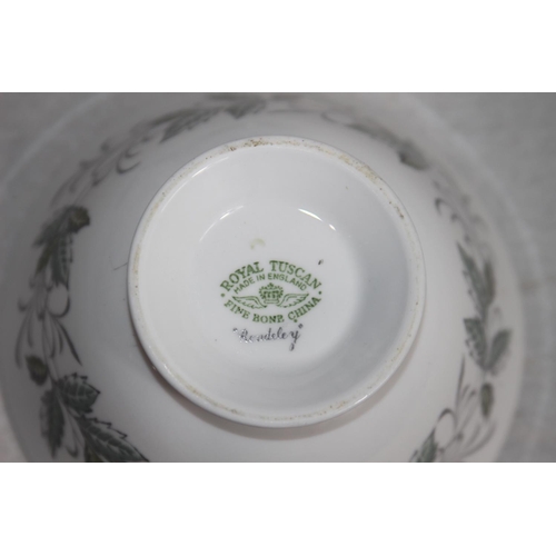 304 - LARGE QUANTITY OF ROYAL TUSCAN 'RONDELERY' CHINA