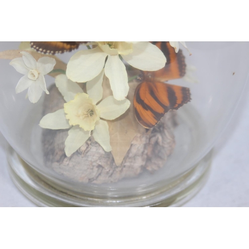 319 - VINTAGE BUTTERFLY DOME
23CM