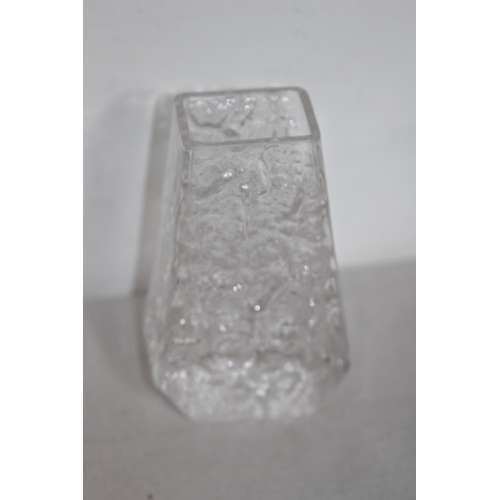 320 - 4 X GOOD PIECES OF CRYSTAL
23CM