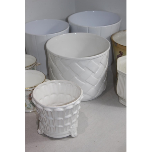 335 - GOOD QUANTITY OF PLANTERS
22CM