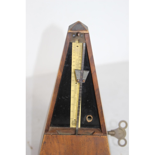 371 - VINTAGE METRONOME