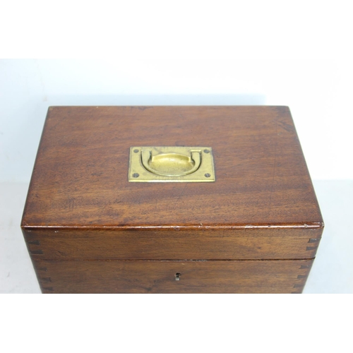 372 - ANTIQUE MAHOGANY BOX
21 X 30CM