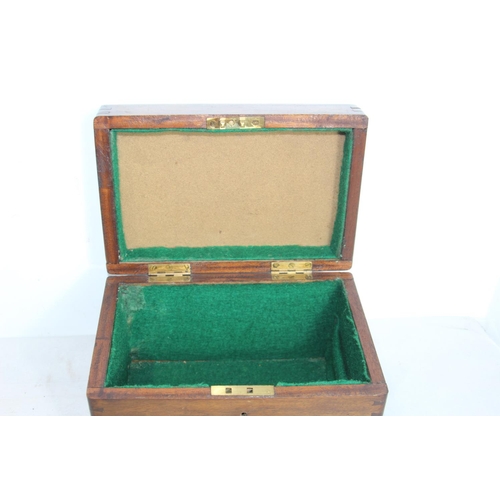 372 - ANTIQUE MAHOGANY BOX
21 X 30CM