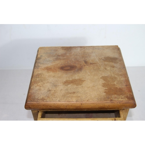 414 - ANTIQUE PIBE DESK TOP DRAWERS
28 X 25CM